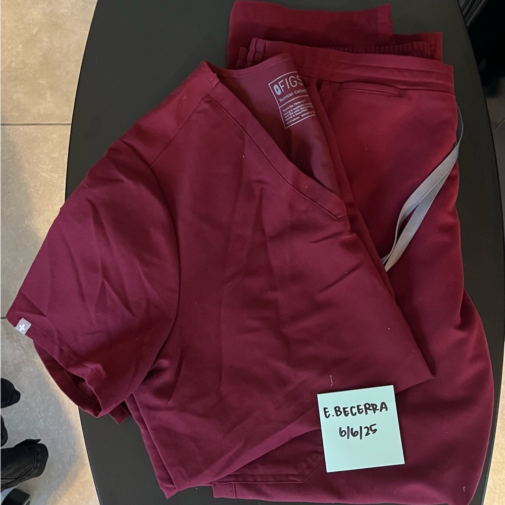 Figs Burgundy Scrub Set